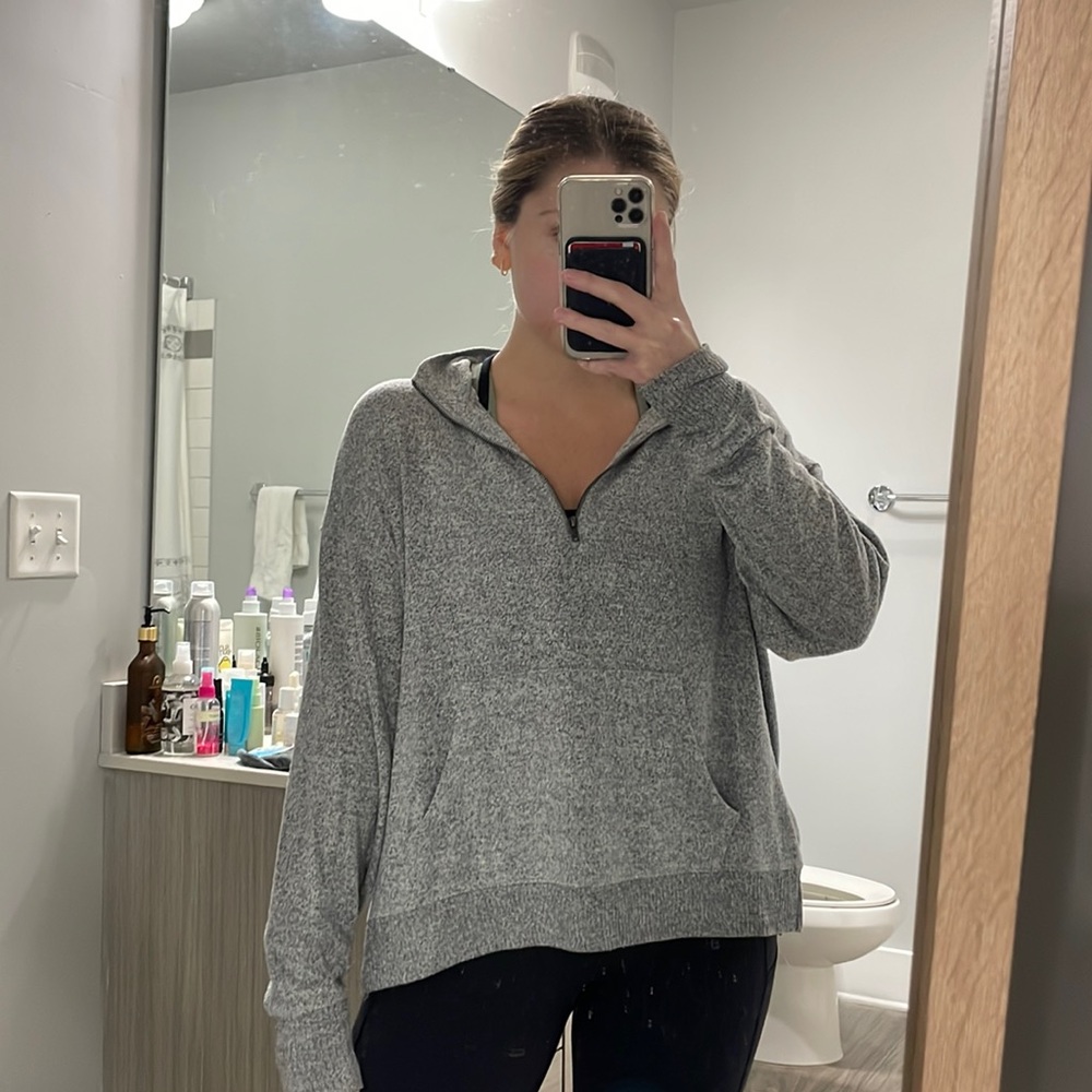 Aerie lightweight sweater great for walks in the fall super thin | M